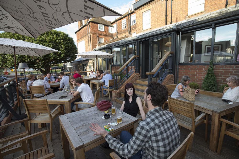 The Bell Hotel Sandwich Exterior foto