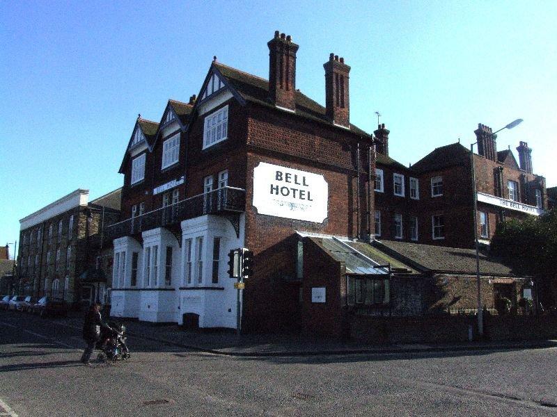 The Bell Hotel Sandwich Exterior foto
