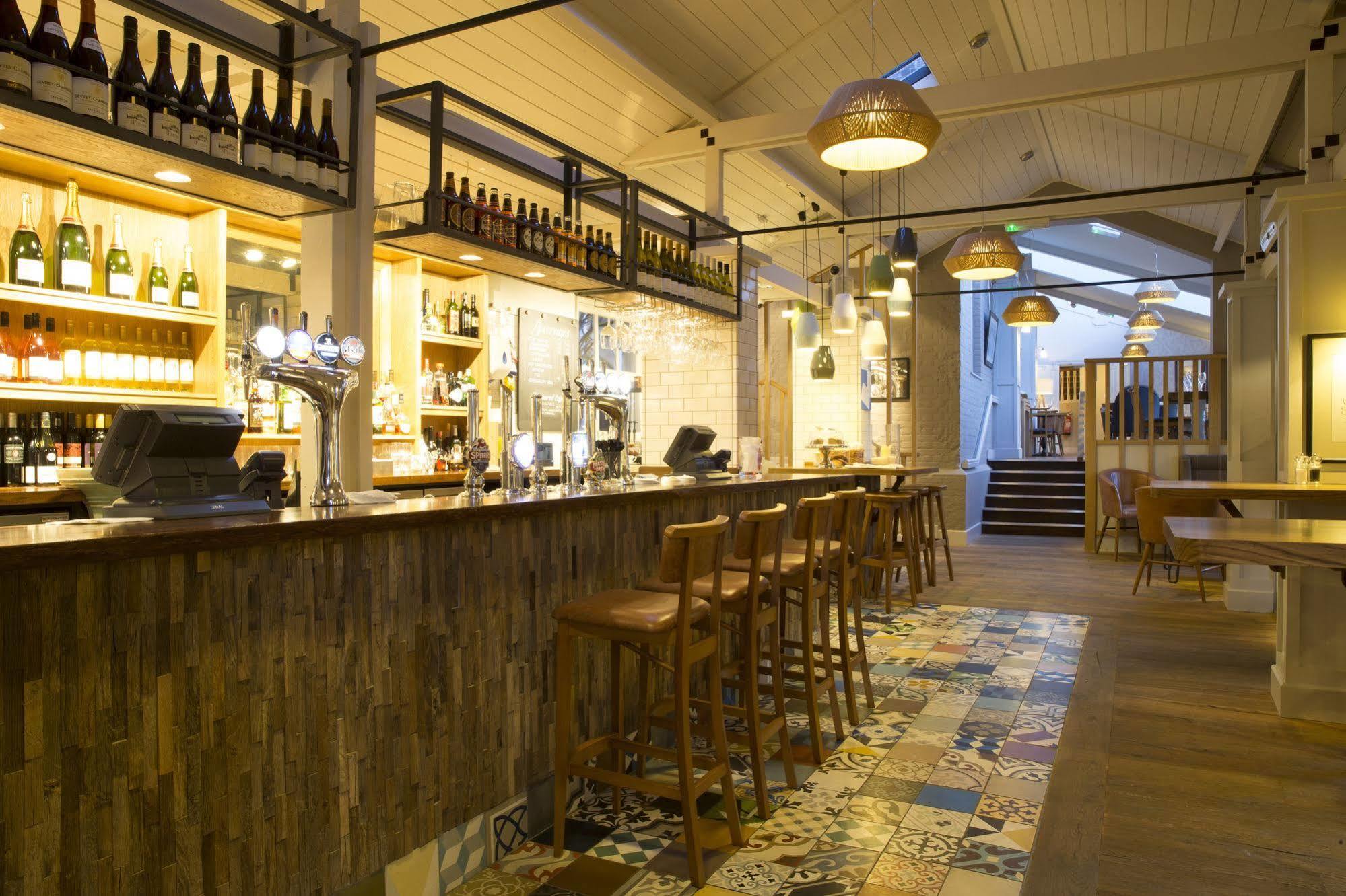 The Bell Hotel Sandwich Exterior foto